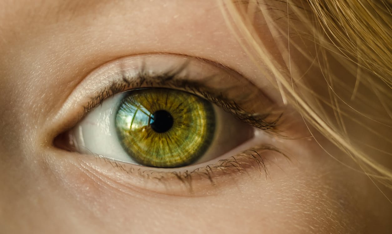 Occhi delicati: la risposta dalla cosmesi biologica.
