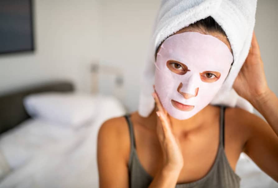 Double masking: tutto sulla tendenza della doppia maschera viso